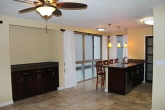 Building Photo - Beautiful 2 Bedroom and 2 Bath Apartment i...