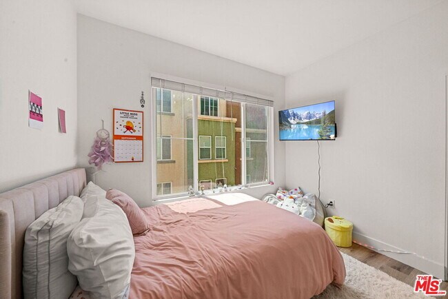 Building Photo - 6020 S Seabluff Dr