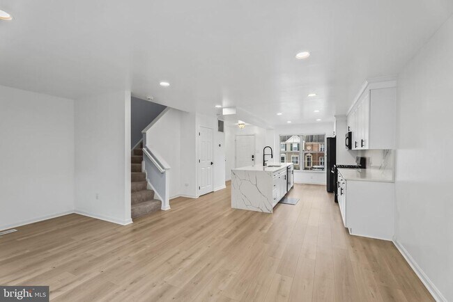 Building Photo - 1989 Bowline Loop