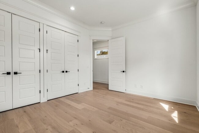 Building Photo - 1408 Lischey Ave