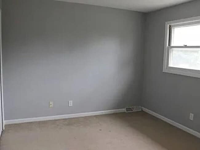 Building Photo - 721 Circle Dr