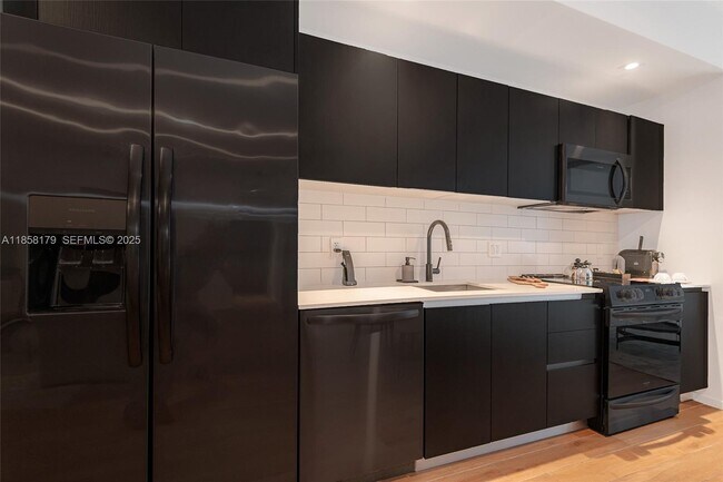 Building Photo - 398 NE 5th St