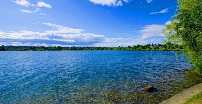 Greenlake - 10311 Stone Ave N
