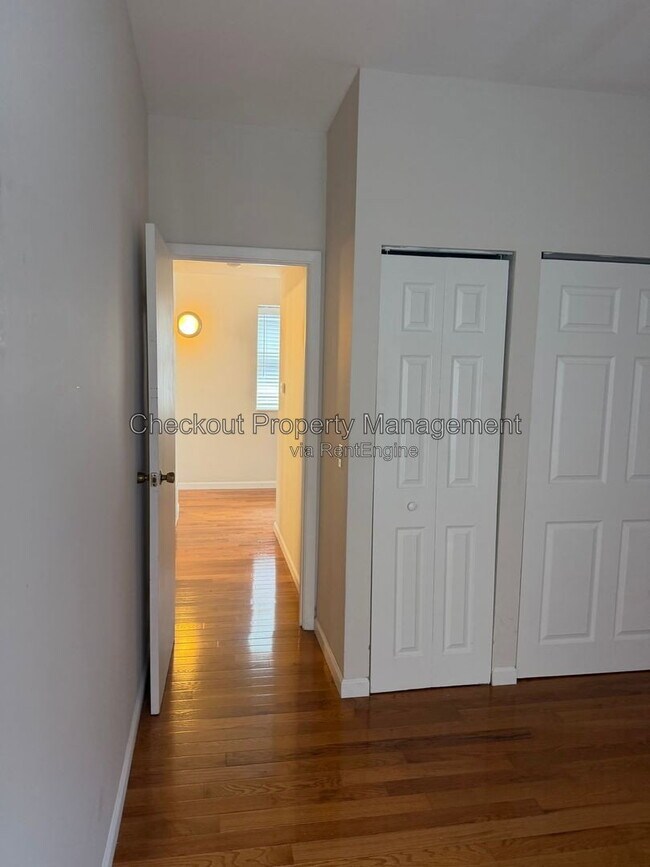 Building Photo - 5531 Pershing Ave