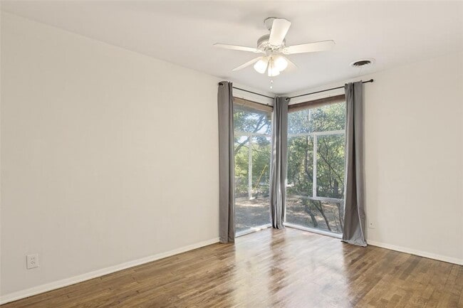 Building Photo - 1405 Broadmoor Dr