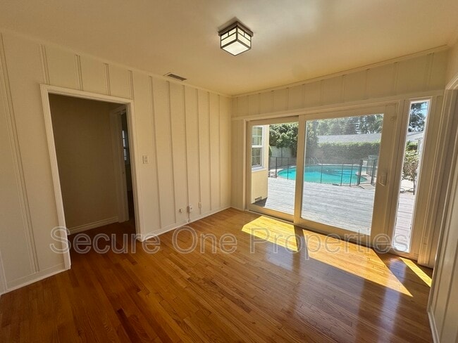 Building Photo - 340 W Spazier Ave