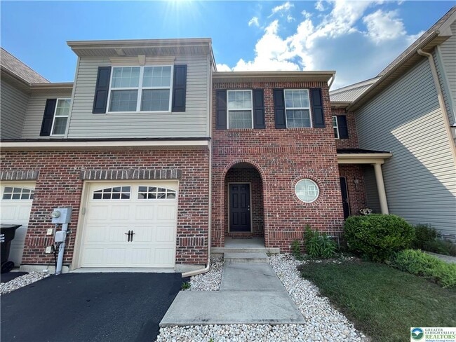 Primary Photo - 637 Mulberry Dr