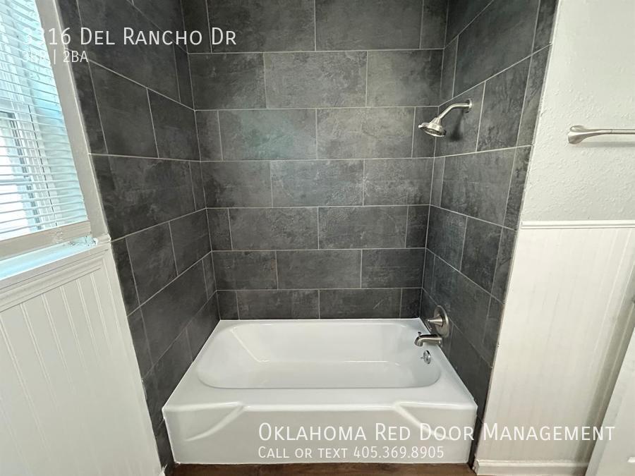 Building Photo - 3316 Del Rancho Rd