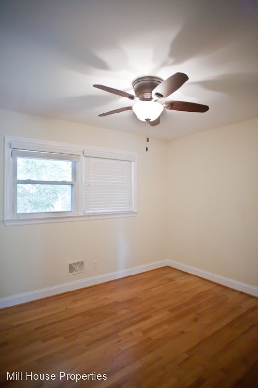 Building Photo - 3 br, 1 bath House - 111 Cameron Court Unit B