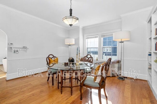 Building Photo - 1807 Sunset Dr