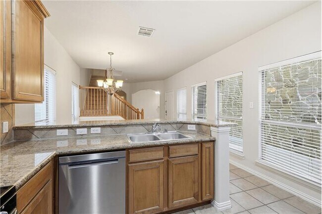 Building Photo - 8808 Paradise Dr