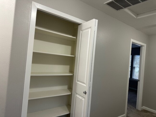 Building Photo - 223 Pioneer Dr