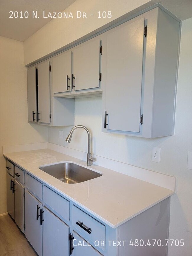 Building Photo - Renovated 2 bedroom with washer/dryer $1,2...