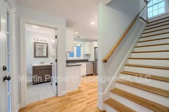 Building Photo - 25 Dahlia Dr