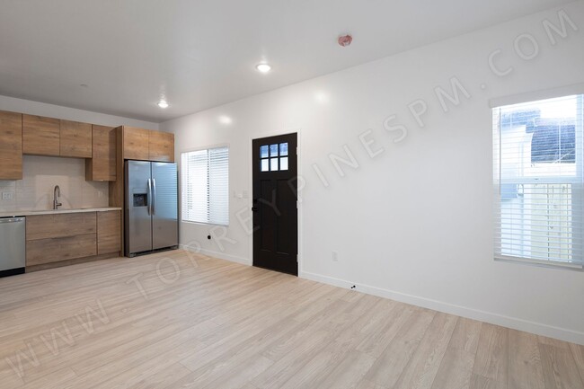 Building Photo - *OPEN HOUSE: 5/3 1:30-4:00PM* 2 Br in Clai...