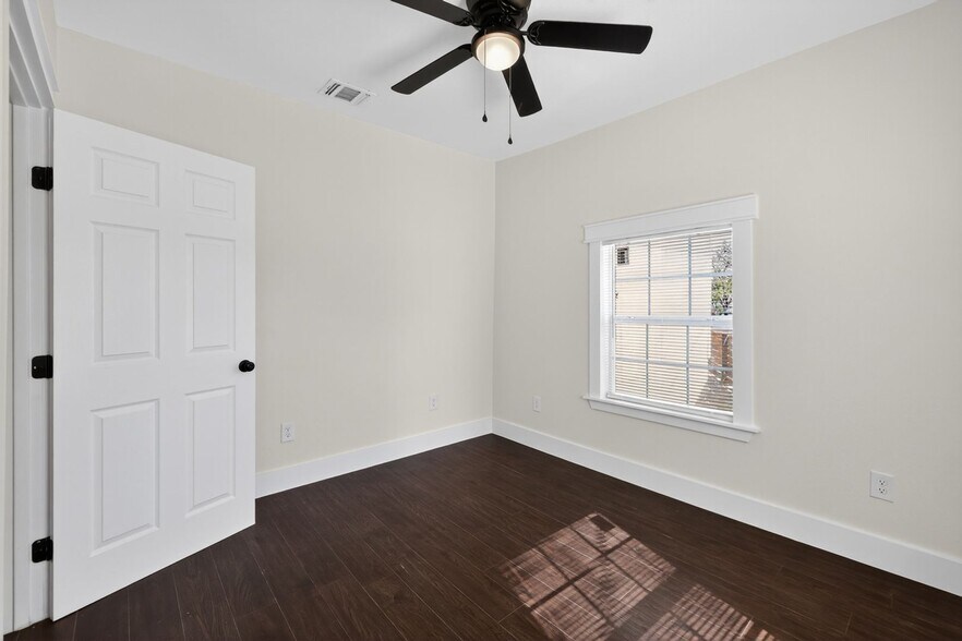 Building Photo - 427 Floyd Ave