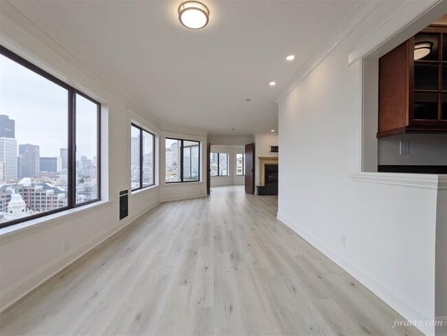 Building Photo - 2 Fallon Pl