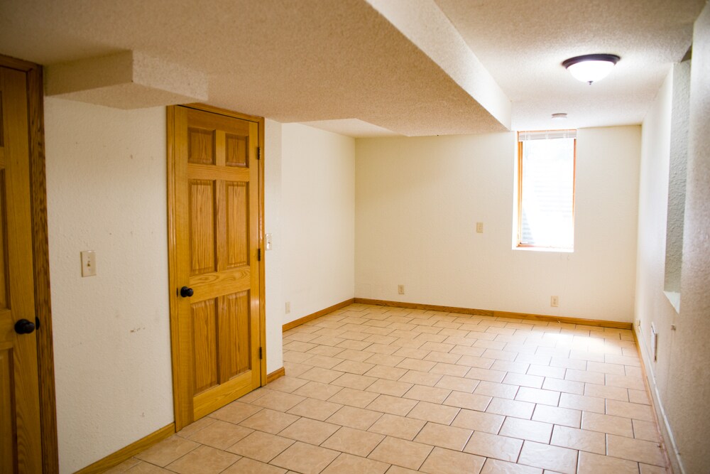 Building Photo - 2108 Talmage Ave SE