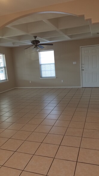 Building Photo - 3706 Wyndham Ave