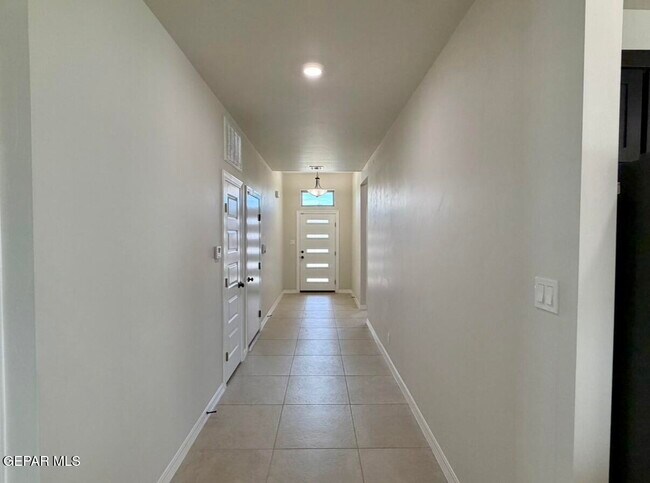 Building Photo - 7409 Scarlet Oak Pl