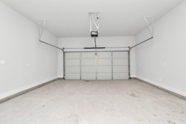 Building Photo - 5818 Burt St