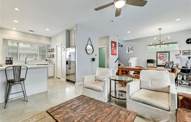 Building Photo - 3505 Villa Ct