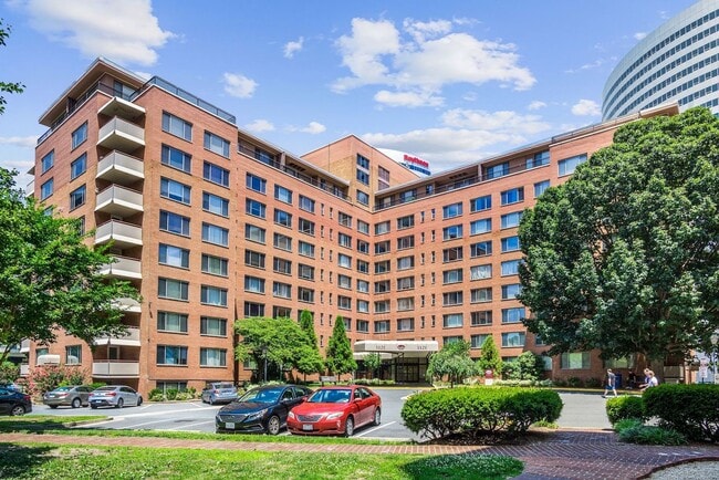 Building Photo - Charming & Bright Studio at River Place North