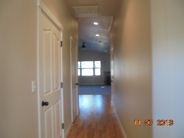 Building Photo - 2981 SW Redmond Hill Rd