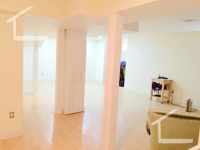 Building Photo - 735 Cambridge St