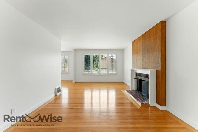 Building Photo - 61 Marview Way