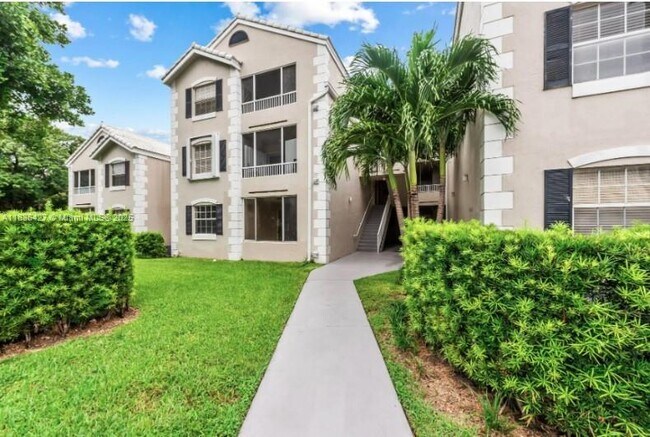 Building Photo - 2880 N Oakland Forest Dr