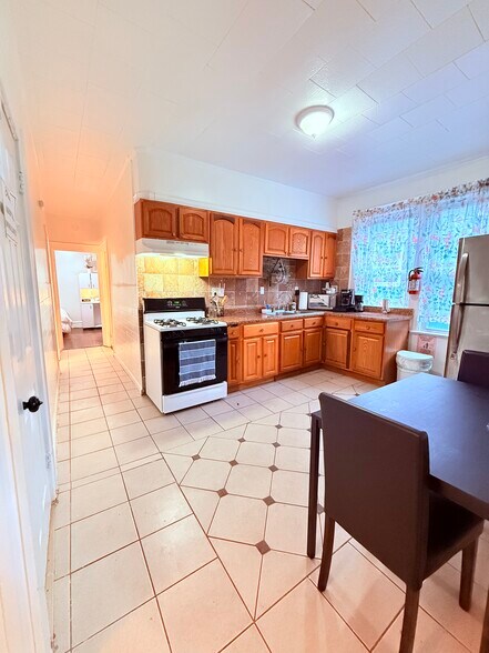 Building Photo - 52 Brookdale Ave