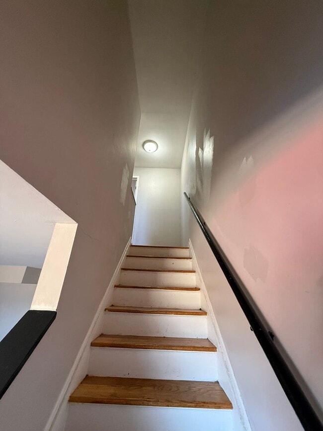 Building Photo - 1705 Lamb Ave