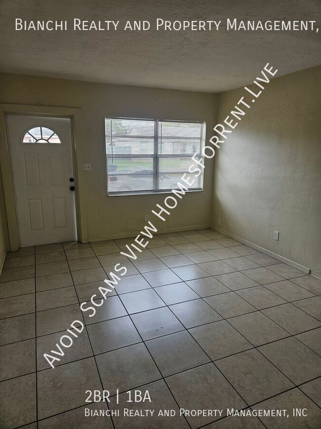 Building Photo - 2 Bedroom Unit in St Pete