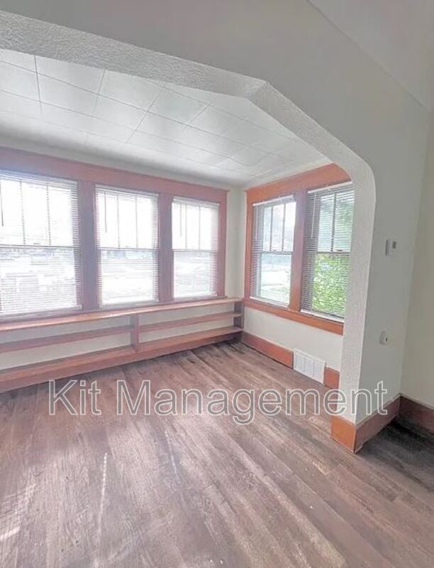 Building Photo - 4225 N Haven Ave