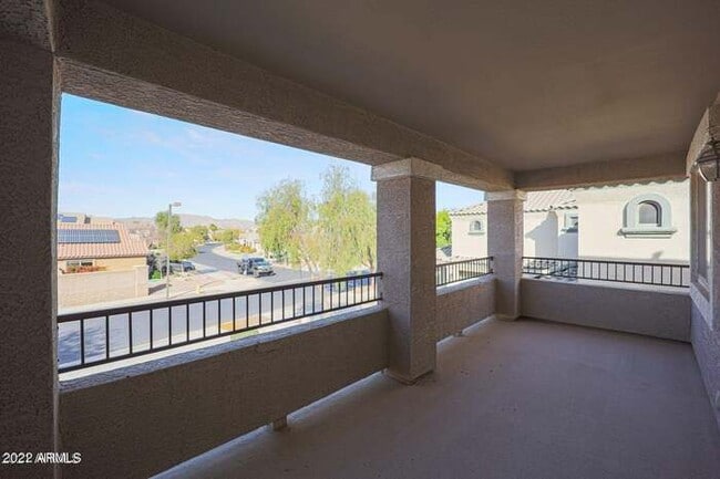 Building Photo - BEAUTIFUL SURPRISE HOME