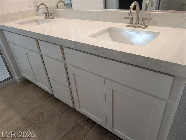 Building Photo - 246 Kobuk Ave