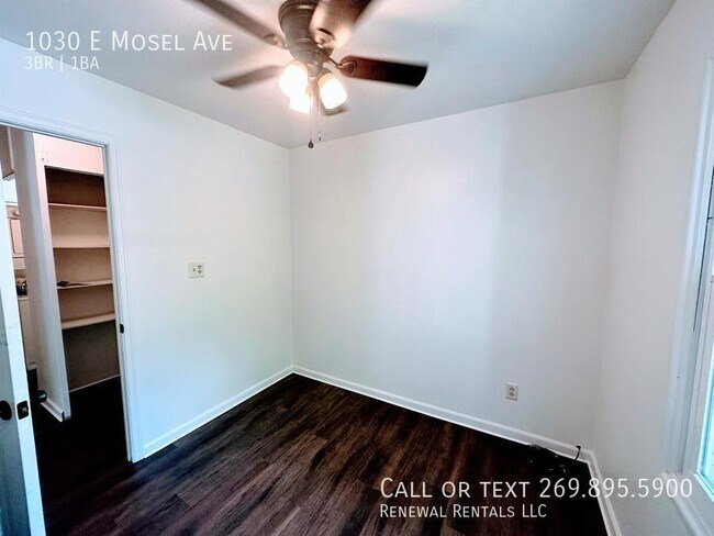 Building Photo - 1030 E Mosel Ave