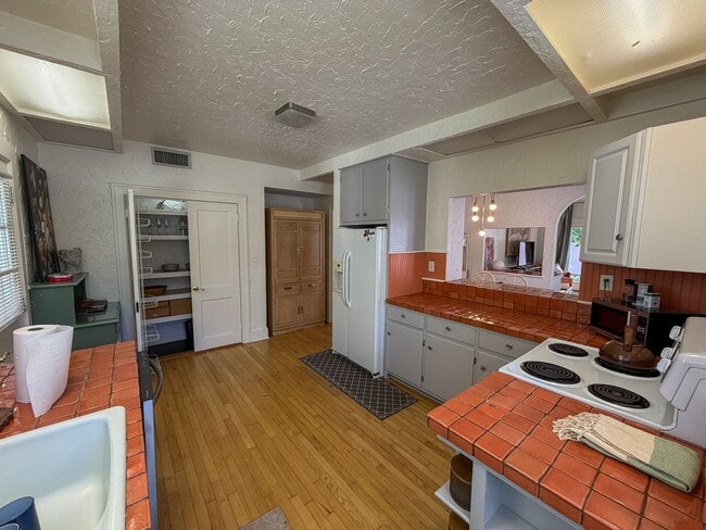 Building Photo - 15 NW 26th St