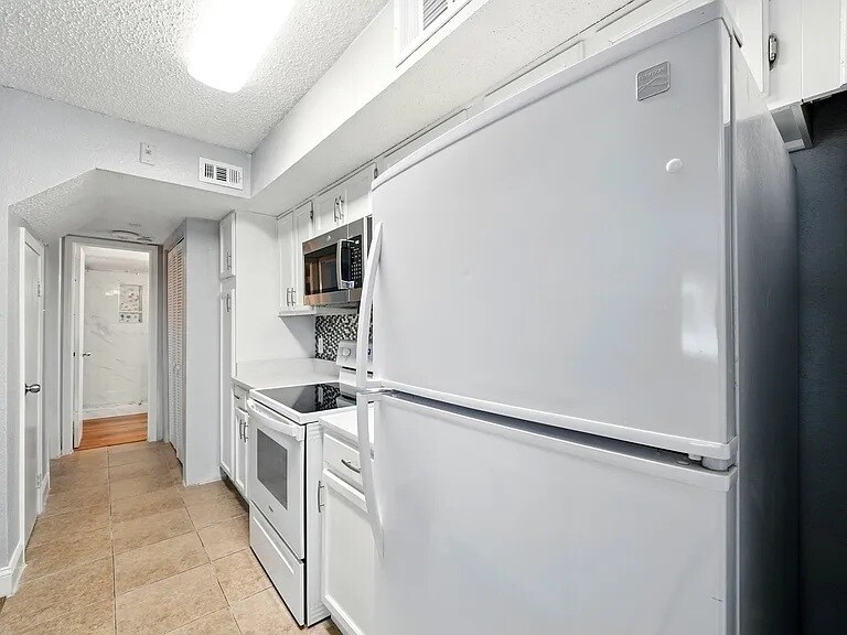 Building Photo - 2312 Balsam Dr