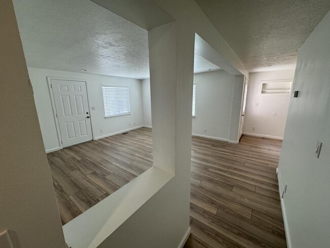 Building Photo - 6825 Lotus St