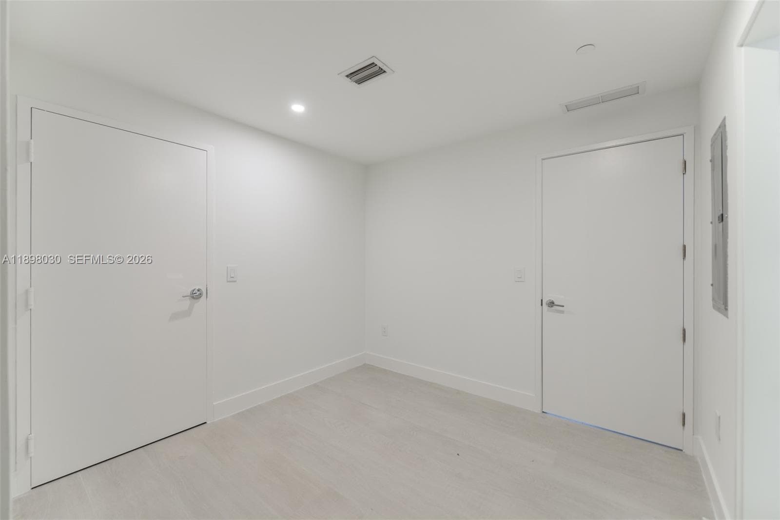 Building Photo - 700 NE 24th St