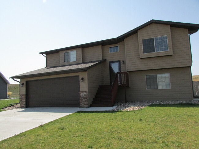 Building Photo - MODERN 3 BEDROOM IN ELKS CROSSING