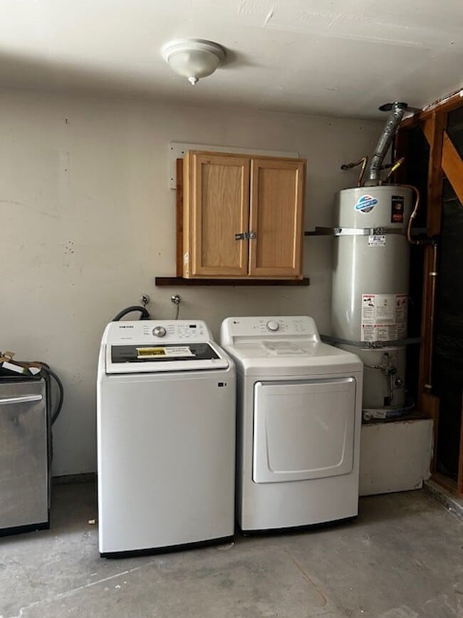 Building Photo - MOVE IN SPECIAL - Available Now - Charming 2-Bedroom Home in Bakersfield