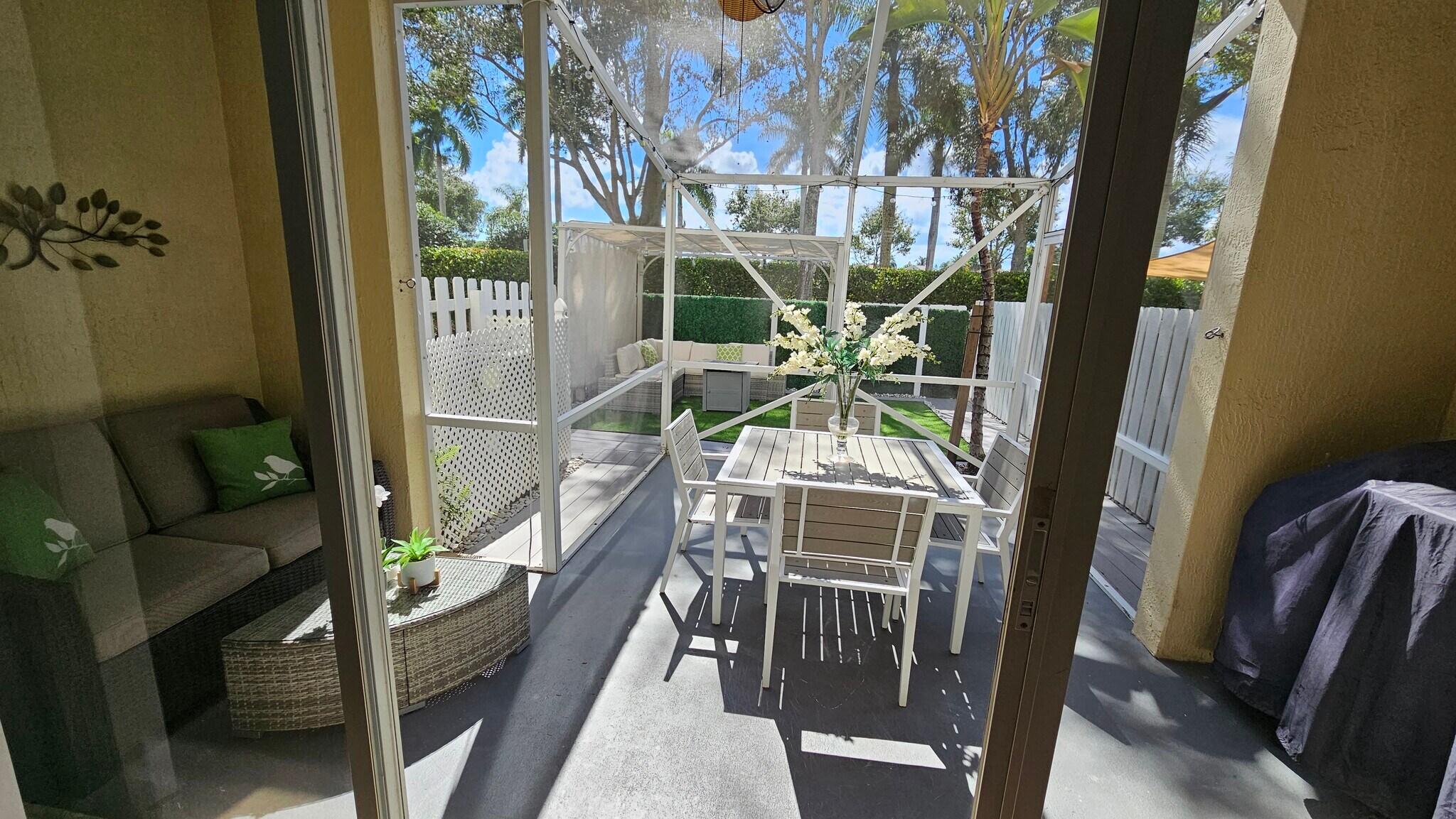 Building Photo - 8115 Bellagio Ln