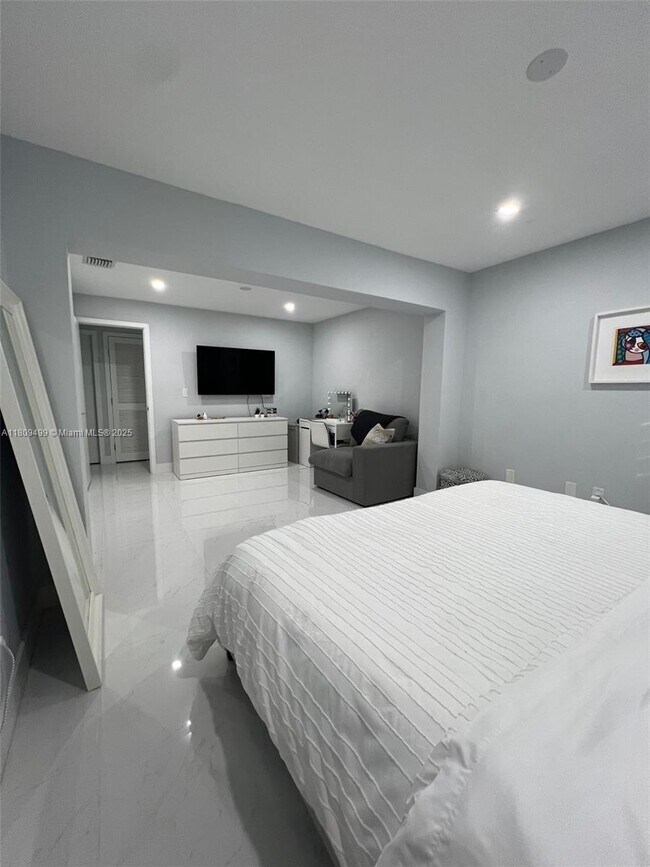 Building Photo - 4101 SW 99th Ct