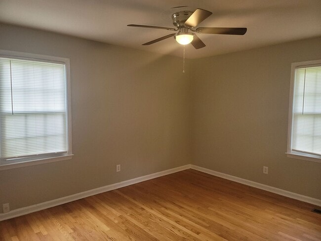 Building Photo - NEW LISTING!!!!!