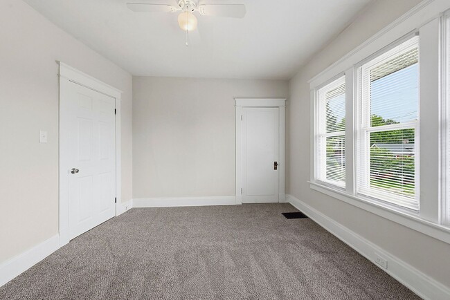Building Photo - CHEVIOT: Charming 4 bed 2.5 bath 1 car detached garage