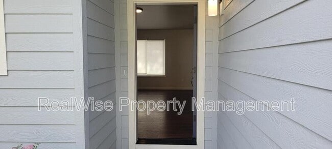 Building Photo - 1775 Daffodil Ln