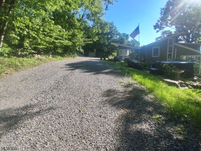 Building Photo - 20 Upper Mountain Rd